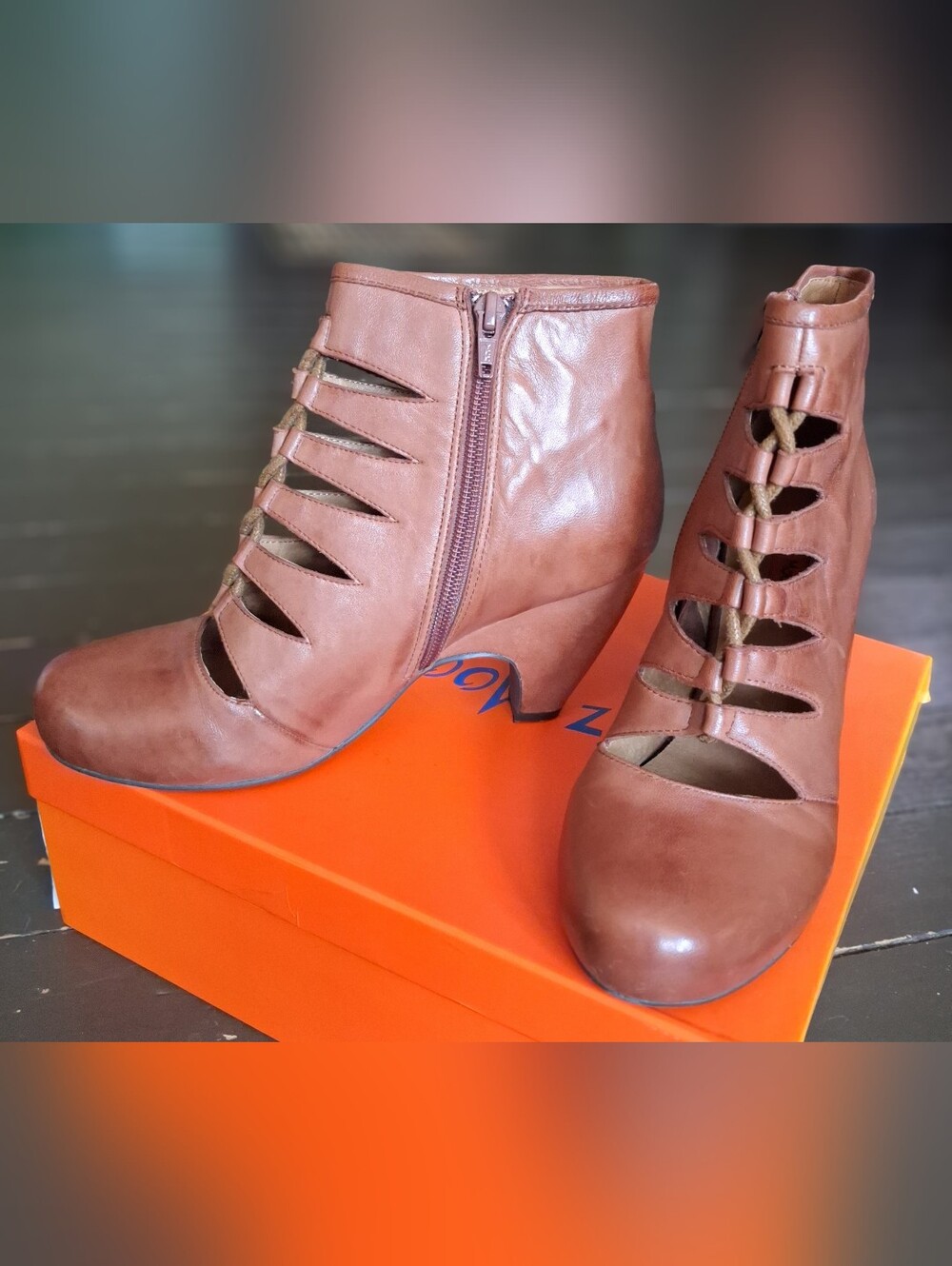 Miz Mooz Women’s Tan Leather Cutout Lace-Up Ankle Boots #3947 - Picture 2 of 5